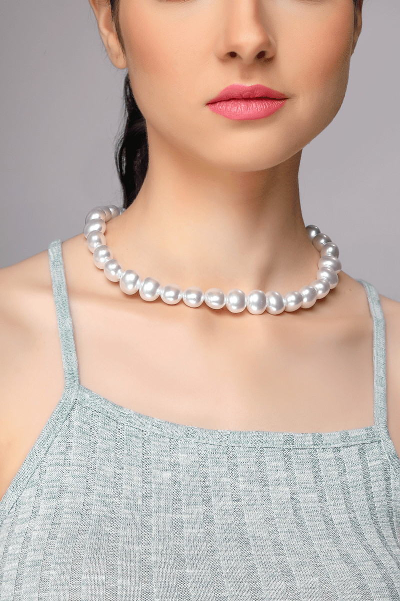 Shining pearl necklace