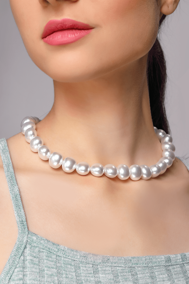 Shining pearl necklace