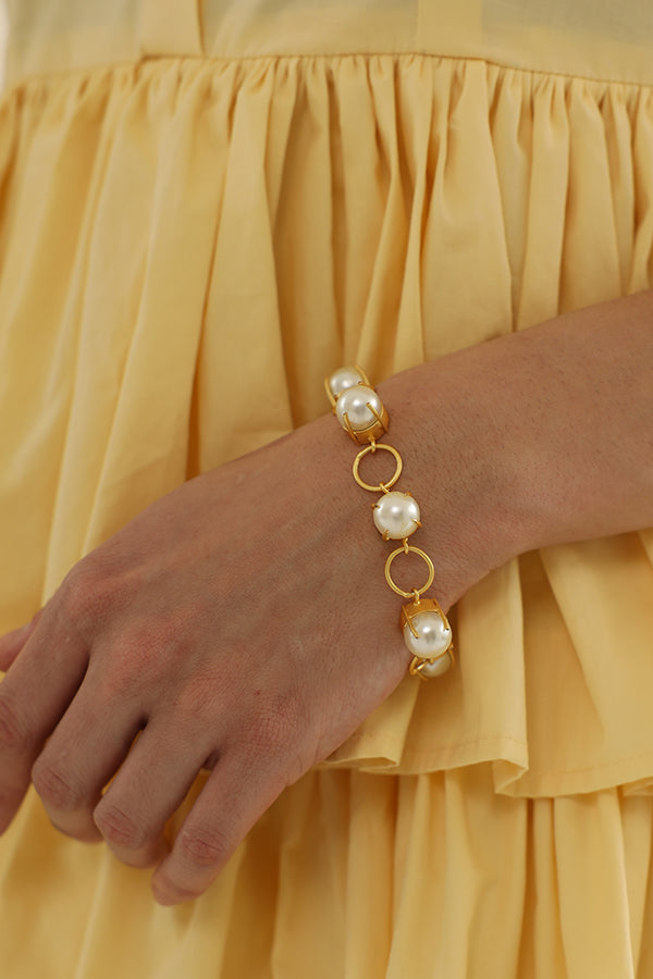 Pearl loop bracelet